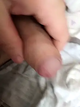 Snapshot of Grig1982 chatting on April 6, 6:25 am Grig1982 online show from April 6, 6:25 am