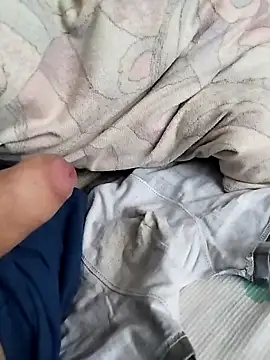 Snapshot of Grig1982 chatting on April 15, 6:09 am Grig1982 online show from April 15, 6:09 am