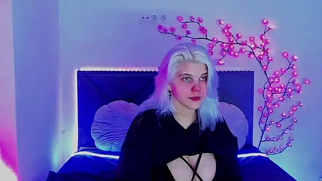 JoannLowe online show from April 15, 7:43 pm