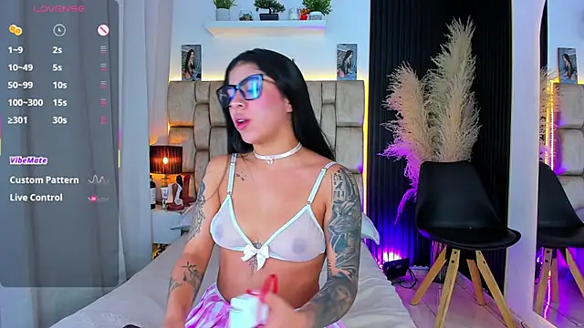 Snapshot of little_sophie18 chatting on July 5, 7:43 pm little sophie18 online show from July 5, 7:43 pm