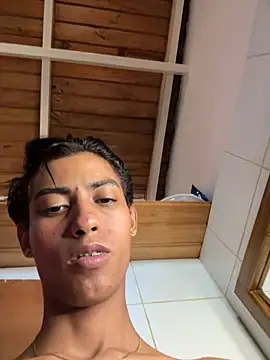 Snapshot of Mauuu18 chatting on January 19, 12:50 pm Mauuu18 online show from January 19, 12:50 pm