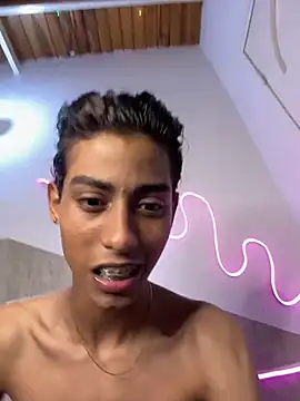 Snapshot of Mauuu18 chatting on February 16, 3:37 am Mauuu18 online show from February 16, 3:37 am