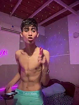 Snapshot of Mauuu18 chatting on October 16, 1:28 am Mauuu18 online show from October 16, 1:28 am