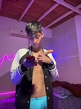 Snapshot of Mauuu18 chatting on October 18, 2:36 am Mauuu18 online show from October 18, 2:36 am