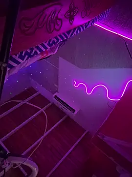 Snapshot of Mauuu18 chatting on November 27, 1:40 am Mauuu18 online show from November 27, 1:40 am