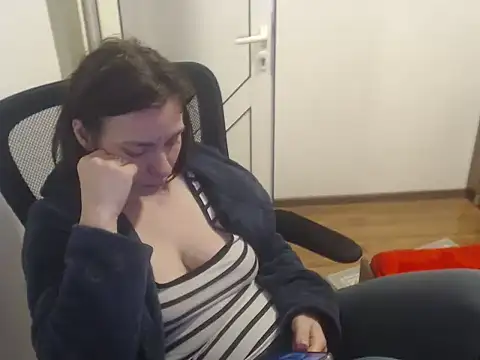 Snapshot of SweetAdela92 chatting on February 12, 11:33 pm SweetAdela92 online show from February 12, 11:33 pm