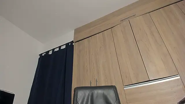 Snapshot of _diegsz_ chatting on February 8, 12:30 pm diegsz online show from February 8, 12:30 pm