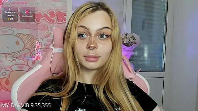 shy melony online show from April 10, 5:06 pm