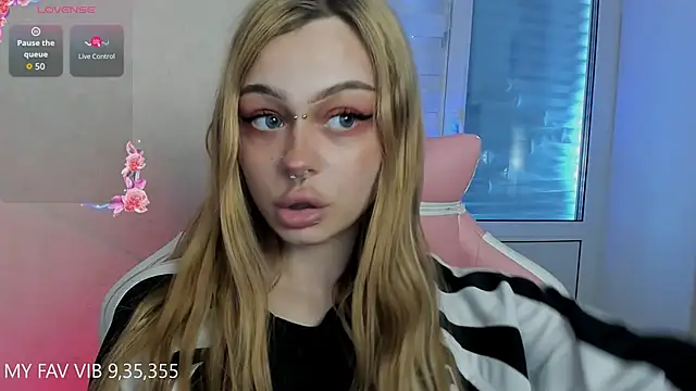 shy melony online show from April 19, 11:09 am