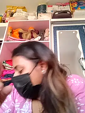 Hotmilfxox online show from December 10, 11:22 am