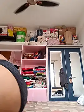 Hotmilfxox online show from January 28, 4:39 am