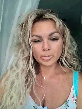 candy queeen online show from March 19, 3:20 am