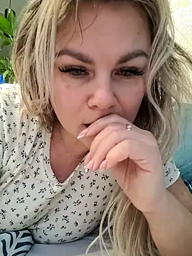 candy queeen online show from November 25, 6:24 am