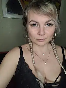 candy queeen online show from November 26, 2:56 am