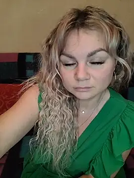 candy queeen online show from December 4, 2:43 am