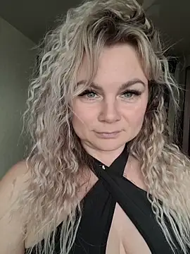 candy queeen online show from February 27, 10:04 am