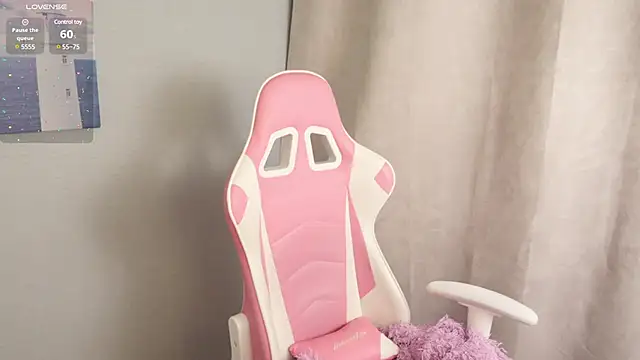 Victoria Thomsons1 online show from March 6, 7:03 am