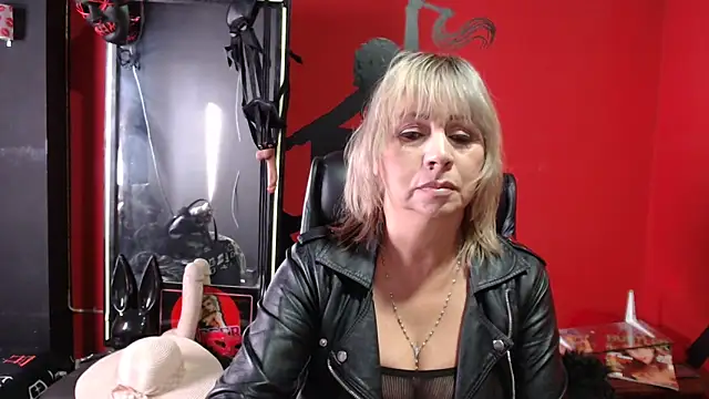 KLOE PIELL online show from September 15, 9:15 pm