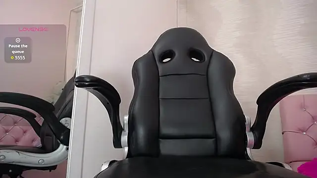 Snapshot of lauraguzman chatting on October 4, 3:15 am lauraguzman online show from October 4, 3:15 am