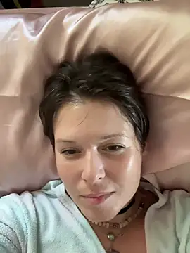 Snapshot of KatieBARBiE98 chatting on July 2, 12:11 pm KatieBARBiE98 online show from July 2, 12:11 pm