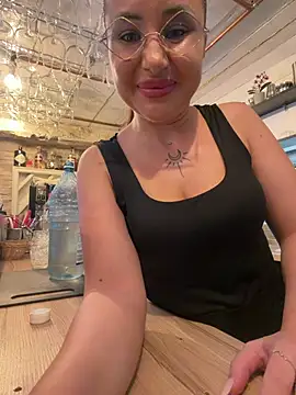Snapshot of beautydiamond chatting on July 18, 9:57 am beautydiamond online show from July 18, 9:57 am