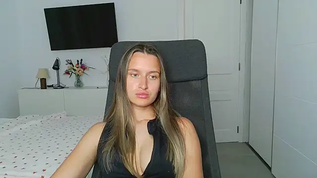 Snapshot of Submissive_love chatting on October 28, 10:45 pm Submissive love online show from October 28, 10:45 pm