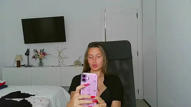 Snapshot of Submissive_love chatting on October 29, 4:20 pm Submissive love online show from October 29, 4:20 pm