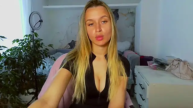 Snapshot of Submissive_love chatting on June 13, 1:53 pm Submissive love online show from June 13, 1:53 pm