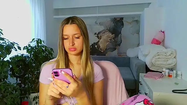 Snapshot of Submissive_love chatting on August 8, 3:25 pm Submissive love online show from August 8, 3:25 pm
