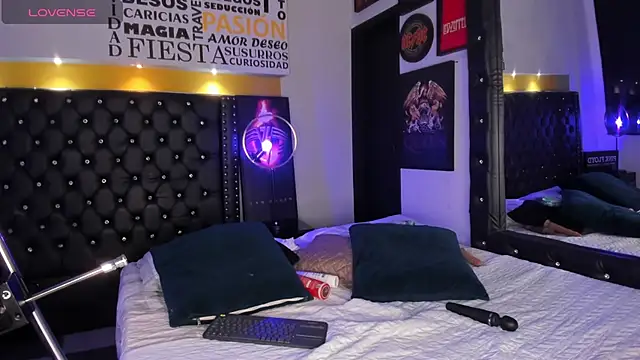 MADISSONLOVE  online show from April 28, 3:00 am