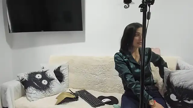 Snapshot of Emma_Jnes chatting on March 5, 9:26 pm Emma Jnes online show from March 5, 9:26 pm