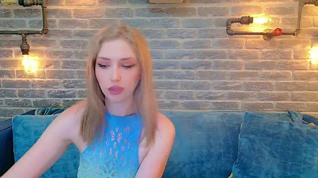 Snapshot of LisaCaprice chatting on June 23, 3:59 am LisaCaprice online show from June 23, 3:59 am