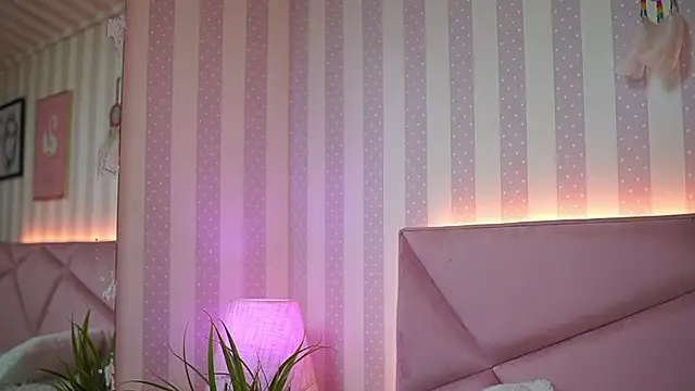 Snapshot of SabrinaHope chatting on March 23, 12:36 am SabrinaHope online show from March 23, 12:36 am