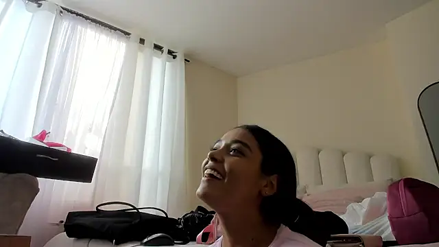 evely coelloo online show from February 4, 7:42 pm