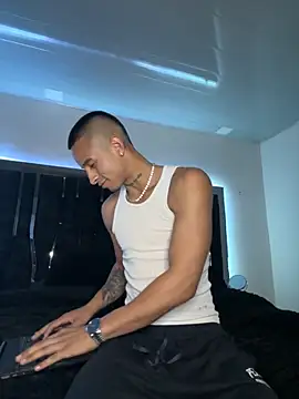 Snapshot of CJ_579 chatting on March 23, 1:20 am CJ 579 online show from March 23, 1:20 am