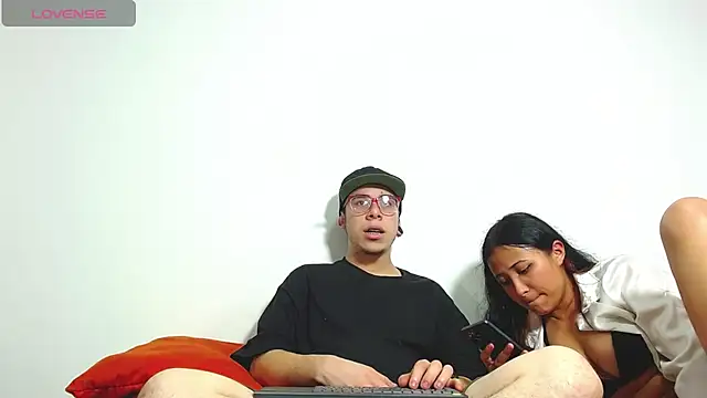 Snapshot of Hot_Teens69 chatting on December 14, 2:12 am Hot Teens69 online show from December 14, 2:12 am