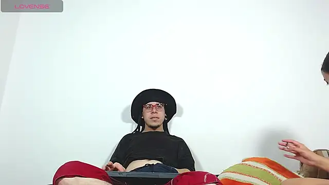 Snapshot of Hot_Teens69 chatting on December 28, 11:05 pm Hot Teens69 online show from December 28, 11:05 pm