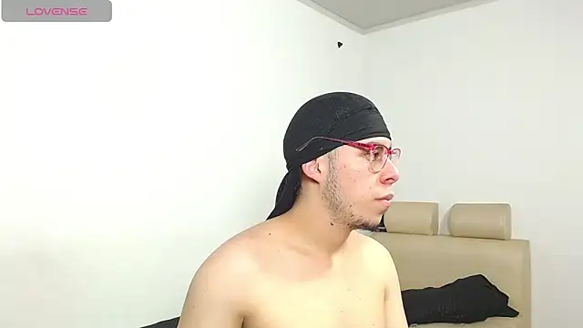 Snapshot of Hot_Teens69 chatting on December 29, 2:06 am Hot Teens69 online show from December 29, 2:06 am