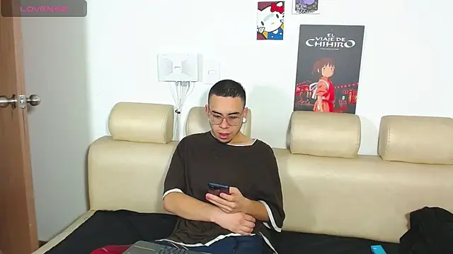 Snapshot of Hot_Teens69 chatting on March 21, 1:13 am Hot Teens69 online show from March 21, 1:13 am