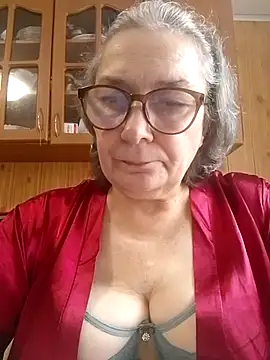 Snapshot of IrinaSweet54 chatting on June 12, 9:30 am IrinaSweet54 online show from June 12, 9:30 am