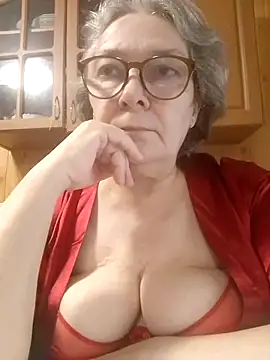 Snapshot of IrinaSweet54 chatting on June 15, 8:27 am IrinaSweet54 online show from June 15, 8:27 am
