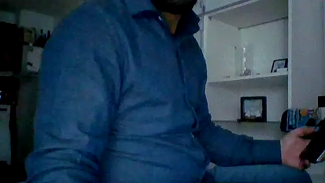 Snapshot of bobotatto chatting on April 28, 2:27 am bobotatto online show from April 28, 2:27 am