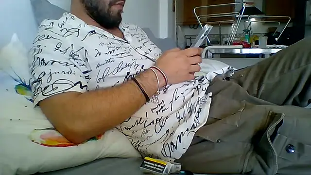 Snapshot of bobotatto chatting on May 11, 2:45 pm bobotatto online show from May 11, 2:45 pm