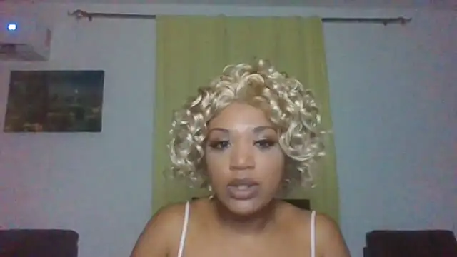 Snapshot of thekelliecapri chatting on June 20, 6:38 am thekelliecapri online show from June 20, 6:38 am