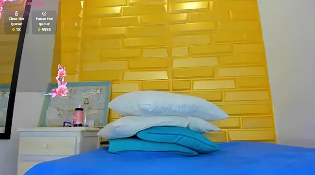 Snapshot of ebony_beckyy chatting on February 6, 7:51 pm ebony beckyy online show from February 6, 7:51 pm