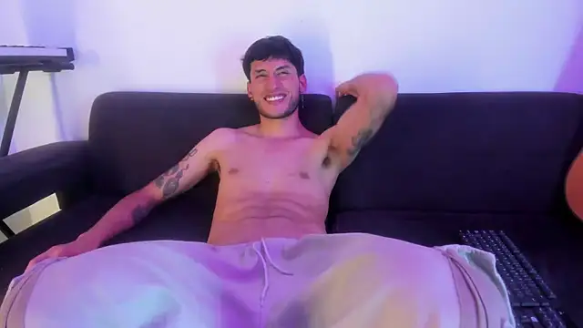 Henrikk senn online show from December 18, 6:19 am