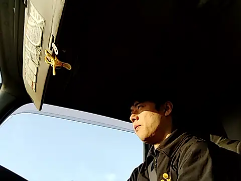 whitebriefboy online show from March 20, 10:03 pm