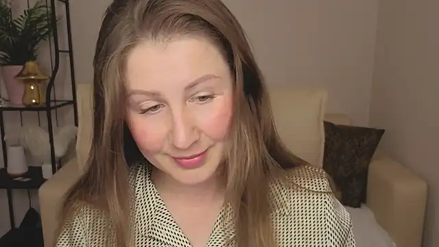 Snapshot of Helens_love chatting on June 12, 2:43 am Helens love online show from June 12, 2:43 am