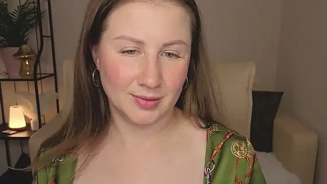 Snapshot of Helens_love chatting on June 15, 2:47 am Helens love online show from June 15, 2:47 am
