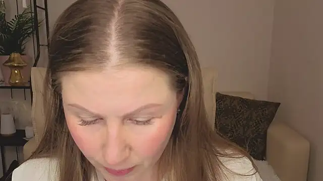 Snapshot of Helens_love chatting on June 18, 3:29 am Helens love online show from June 18, 3:29 am